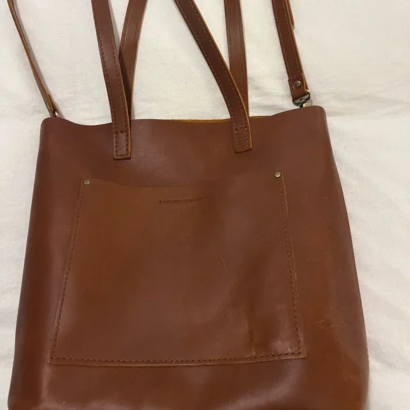 Portland Leather honey crossbody large Leather Tote Bag - Picture 6 of 8